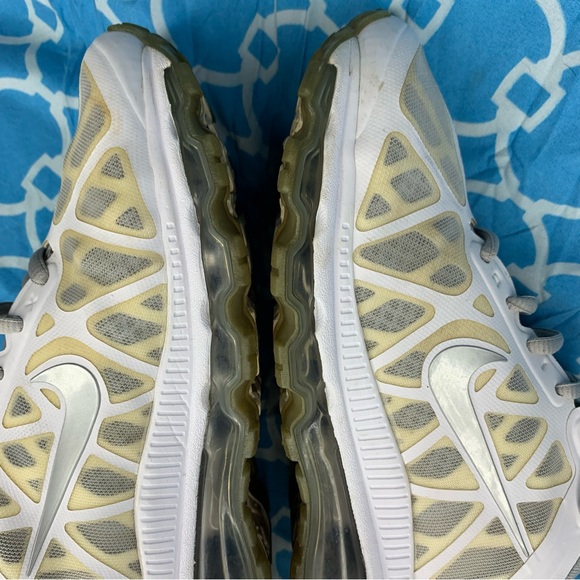 Nike Women’s size 8.5 Air Max 2011 White Silver low top wmns running sneakers og - Picture 9 of 11